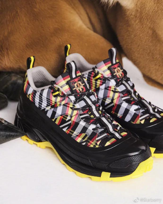 burberry兔年新款,burberry2019早春款