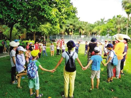 小孩近视如何矫正治疗,近视矫正手术的利与弊