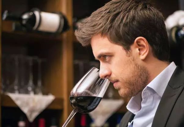 三招教你辨别红酒的真假,xo红酒怎样辨别真假