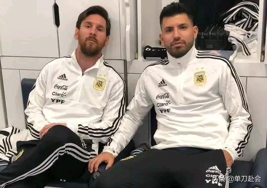 梅西自拍阿圭罗睡觉照片,梅西拍阿圭罗睡觉