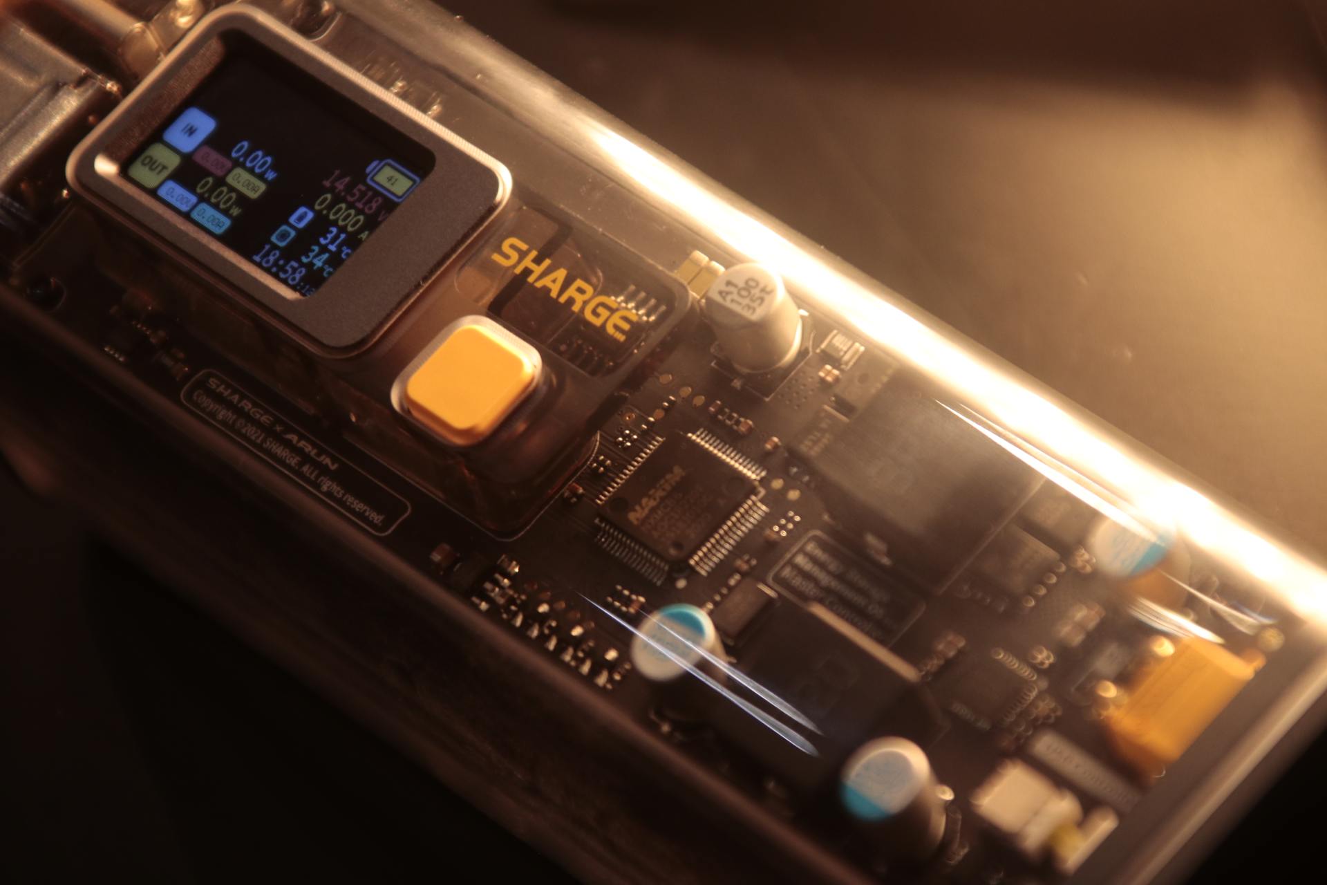 除了超高颜值，闪极卖千元的勇气是什么？一枝独秀