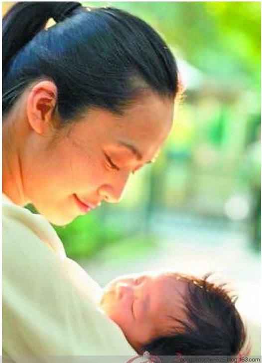 乳汁一边黄一边奶白正常吗,乳汁变白了是怎么回事