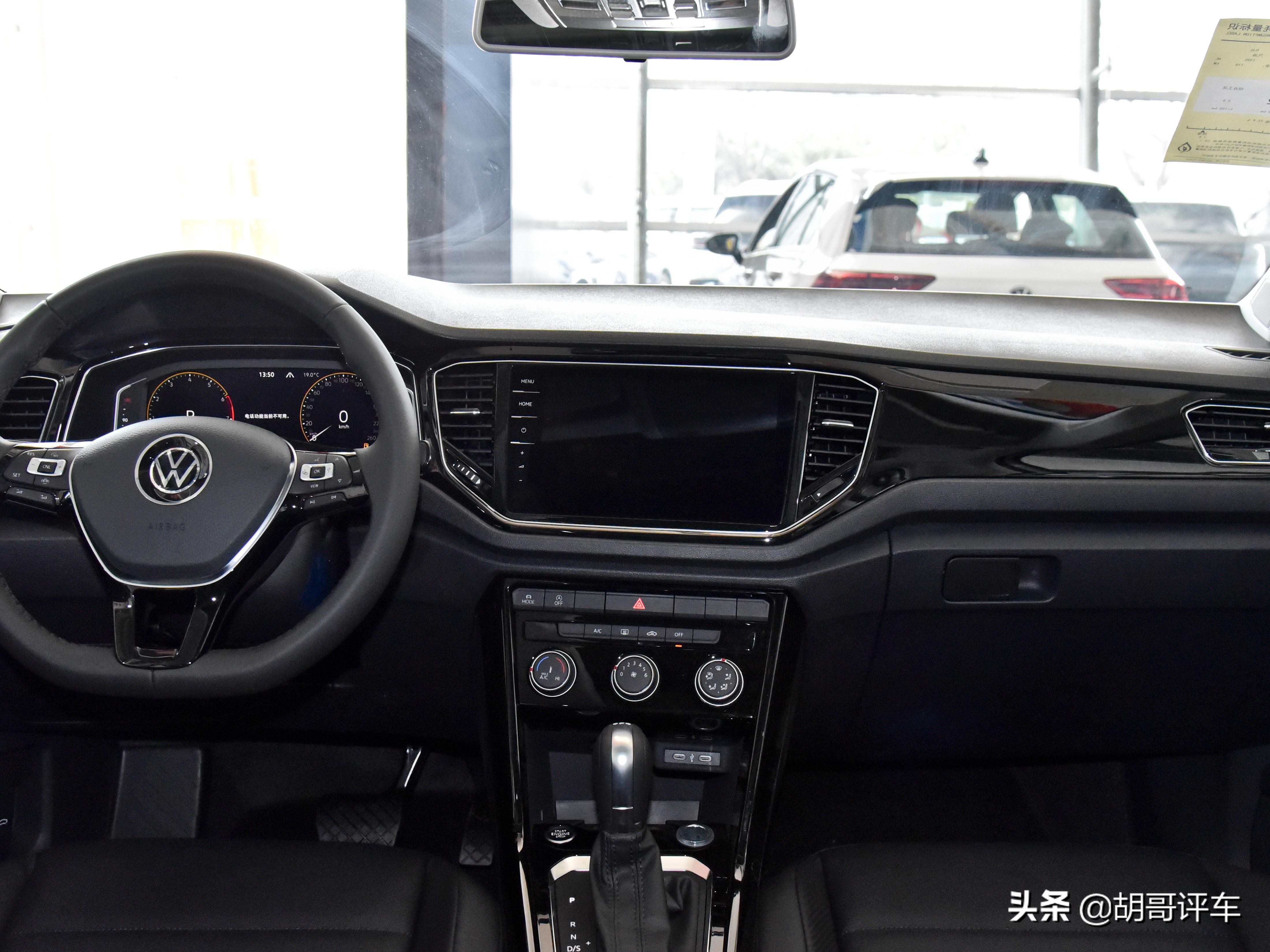 小巧便宜停车方便，合资的自动挡小SUV，5.9L油耗，实拍T-ROC探歌