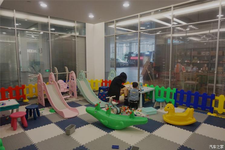 探寻武汉奔驰4S店，聊聊疫情背后那些我们不知道的事儿