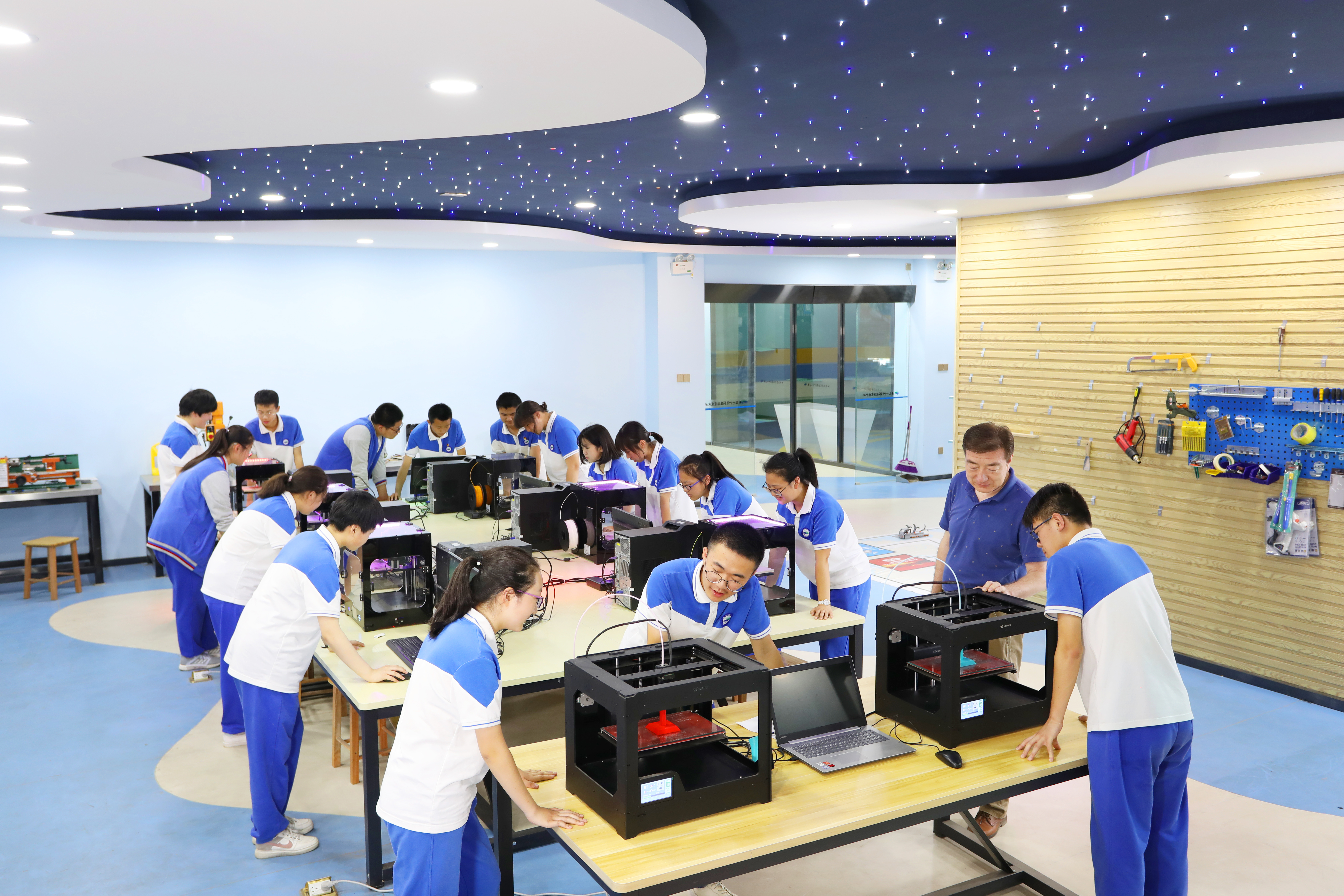 西飞一中的砥砺与荣光