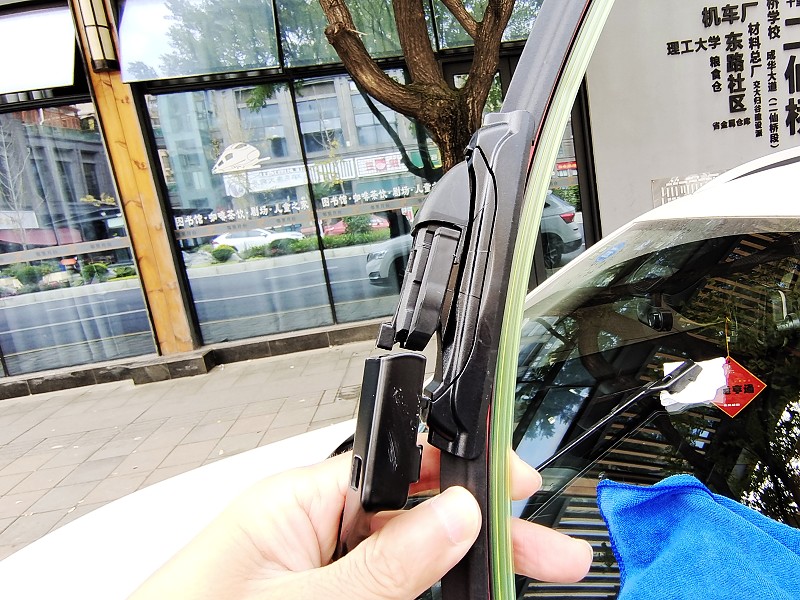 逸卡雨刷,拥有极佳视野