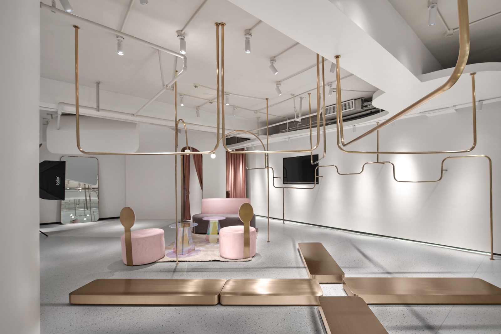 JEAtelier服装工作室用空间展示对服装和美的理解