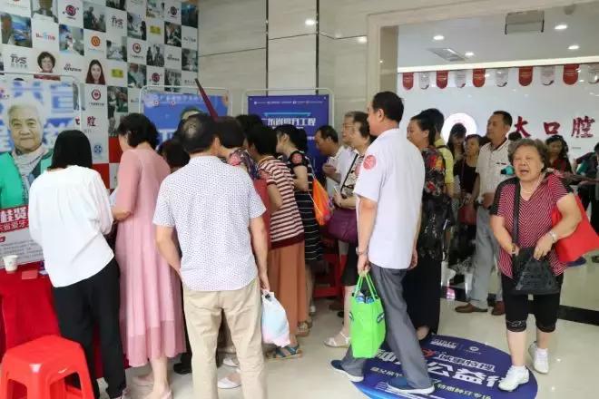 广东人可以免费种牙了,哪里有七十五岁以上老人免费种牙