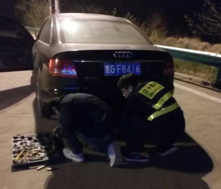 高速公路车坏了怎么报警,高速半路车坏了咋办