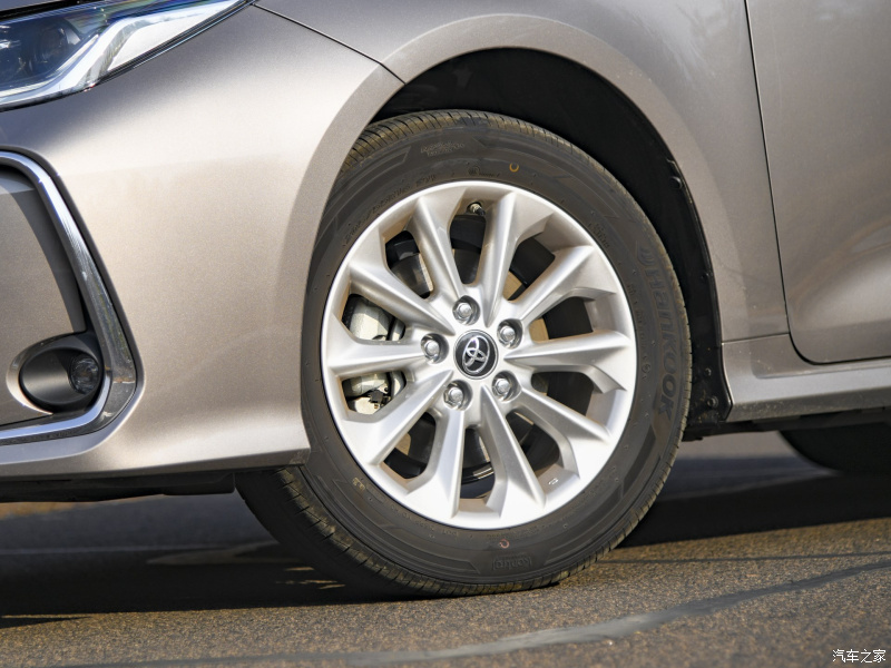 为什么卡罗拉双擎卖那么便宜,卡罗拉2021款双擎1.8精英缺点