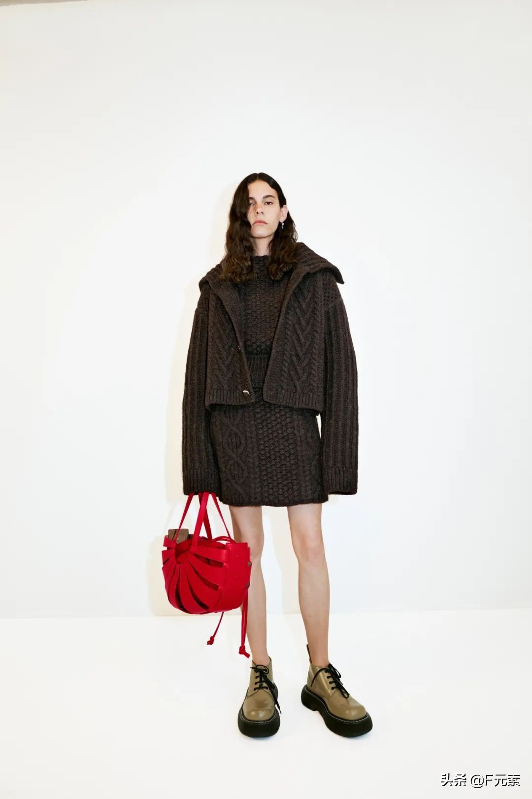 雕刻面料，BV不止有编织：BottegaVeneta2021度假系列