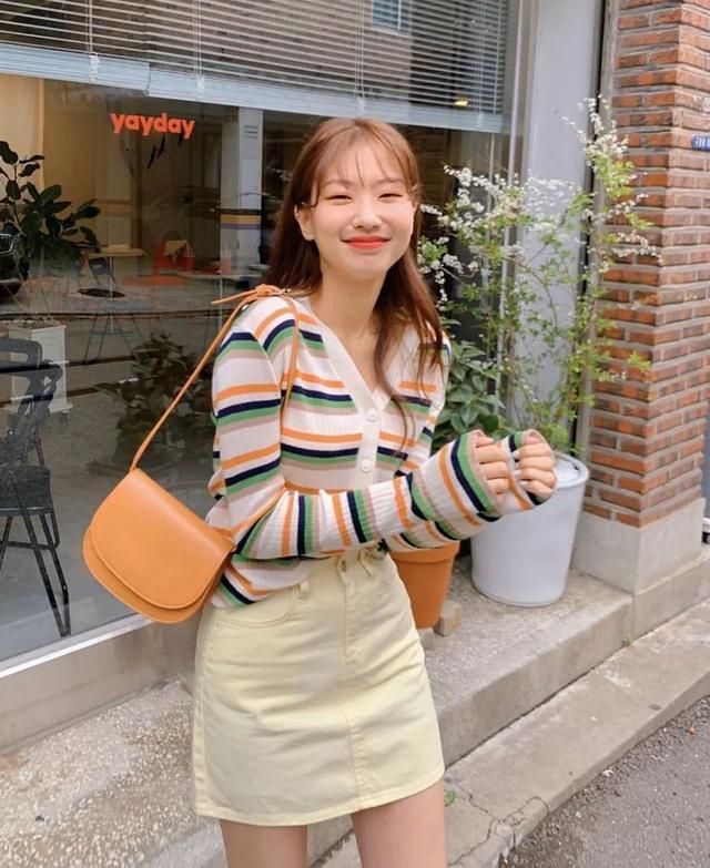 不知怎么搭配衣服?GO,跟着各国时尚博主们学穿搭!