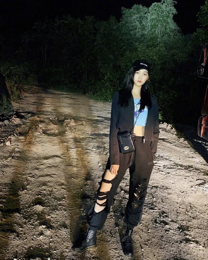 关晓彤同款only紫色小熊羽绒服,only关晓彤同款针织连衣裙