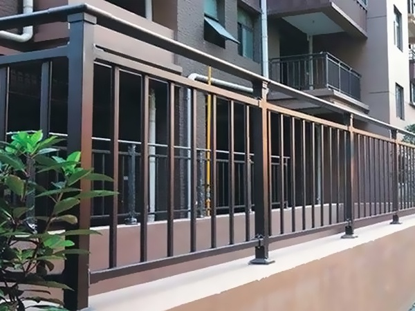 栏杆护栏种类,护栏怎么分为防撞护栏和景观护栏