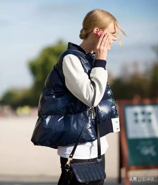 明星机场穿搭秋冬大衣,明星同款背心马甲外套穿搭