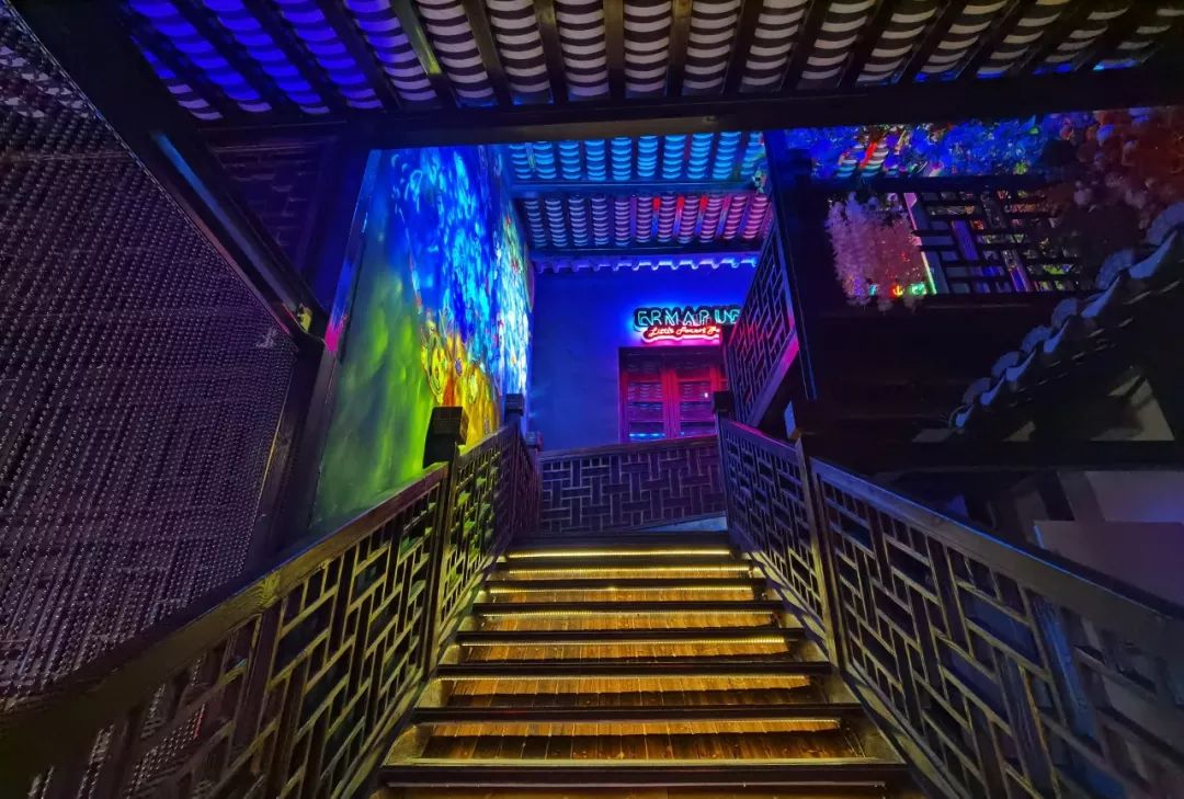 火遍成都的贰麻酒馆,成都贰麻酒馆为什么那么火