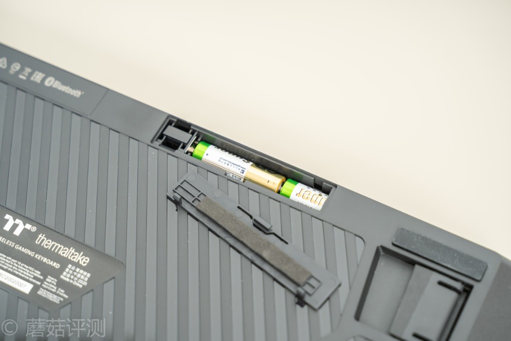 做工细腻手感超好,曜越g821多模电竞机械键盘