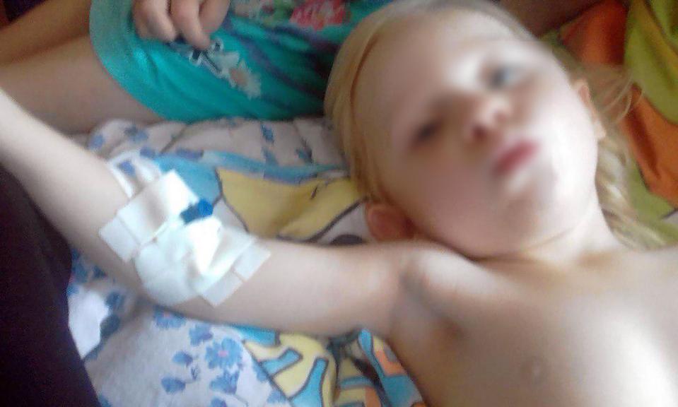 俄罗斯女孩出生时无肛门，医生一直误诊，她为此痛苦了三年