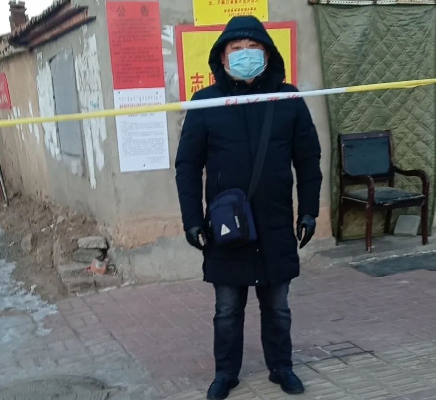 赤峰市林西县城南街道复工防疫两不误的志愿者