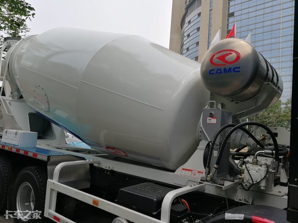 新款华菱轻量化8x4搅拌车,8分钟换电池汽车