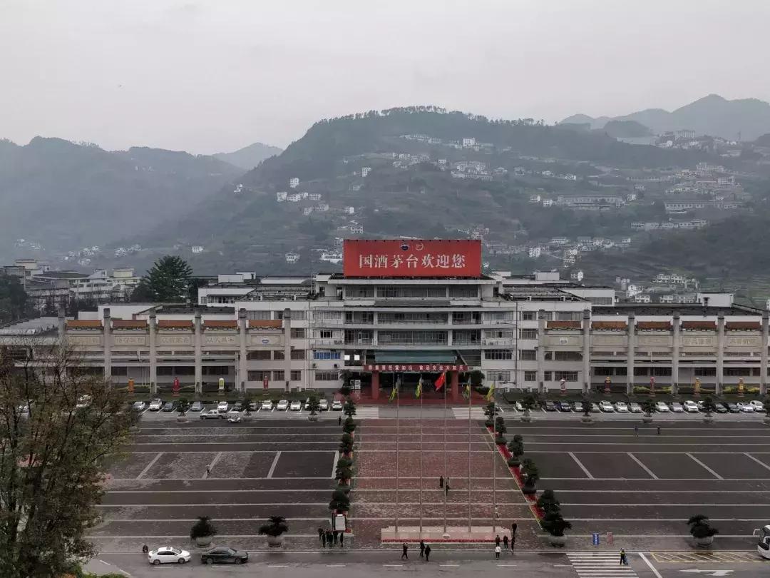 茅台镇酒糟搬运工,探访贵州茅台镇酱香酒