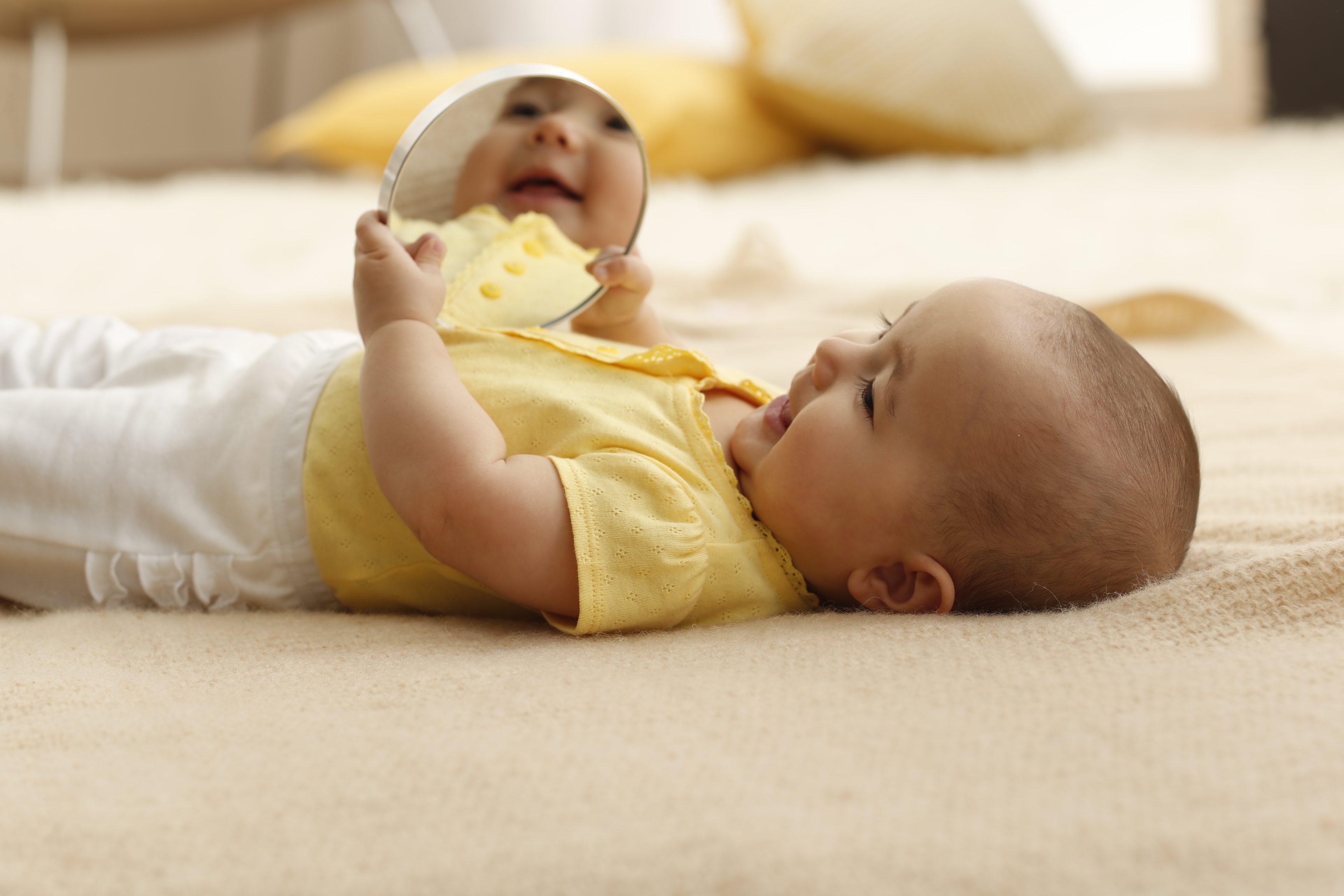 12岁孩子脸上皮肤起皮干燥有碎屑,宝宝皮肤干燥怎么防止过敏