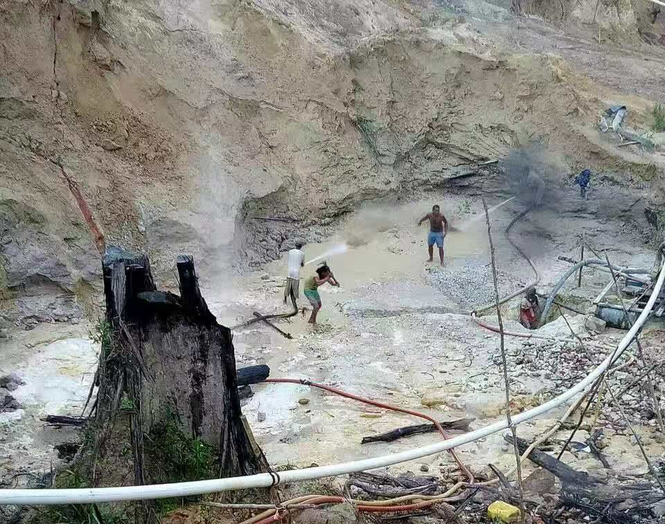 金矿里的黄金是啥样的,从金矿出来的黄金是什么样子的