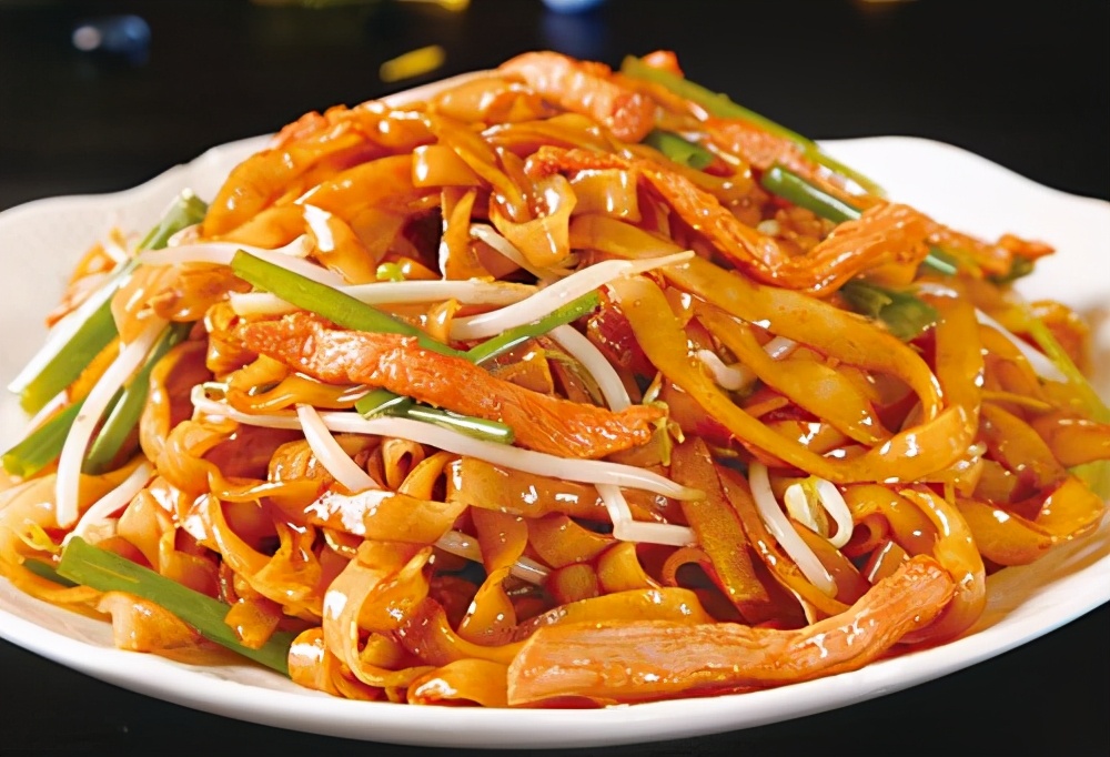 第一时间就是吃一碗广西特色米粉,湖南米粉最正宗的吃法