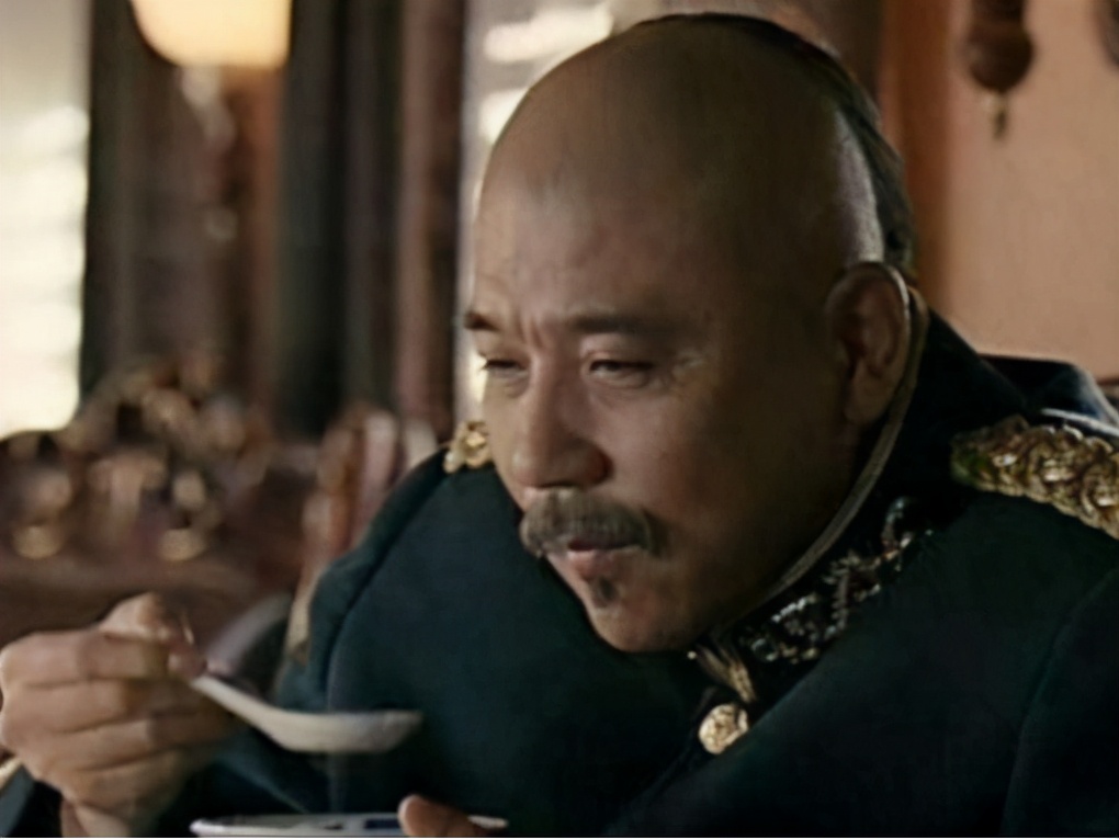 袁世凯逝世的3个原因猜想，一顿饭20个鸡蛋，走路不稳像鸭子