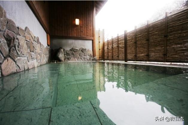 轻奢极简露天温泉,超梦幻的露天温泉