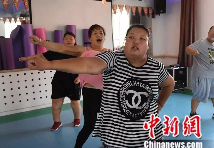 610斤胖子母女,36岁妈妈从140斤瘦到88斤