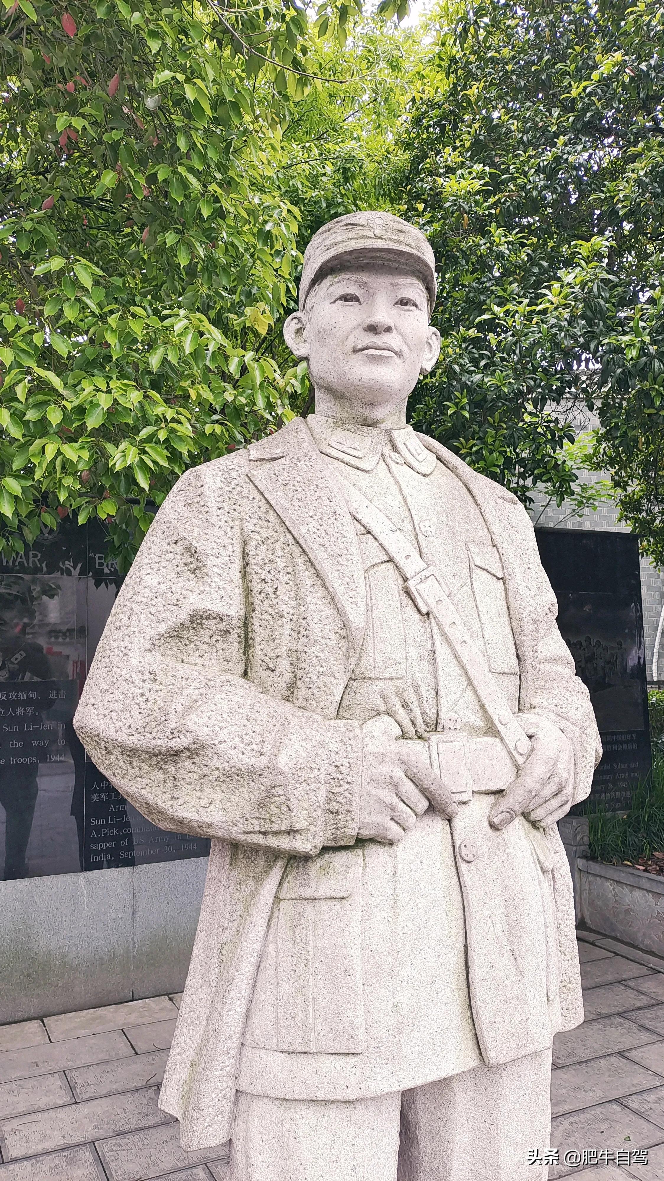 这古镇既有江南的小桥流水,更有原味的古色古香,它就是三河古镇