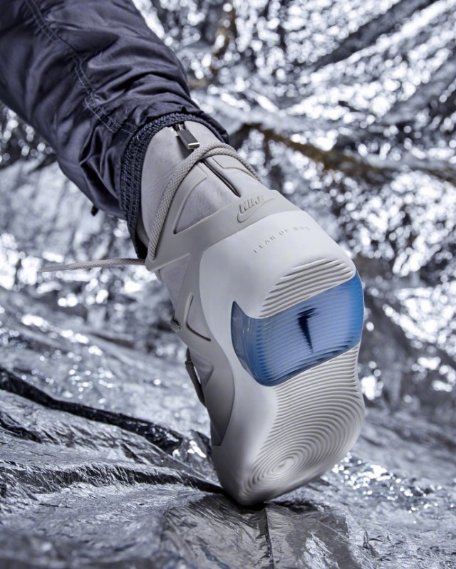 为了买鞋！睡大街值吗？NIKEXFOG