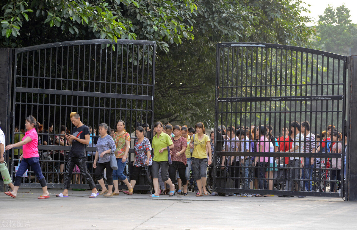 高考结束后我就踏上了打工的路,高考结束去工厂打工