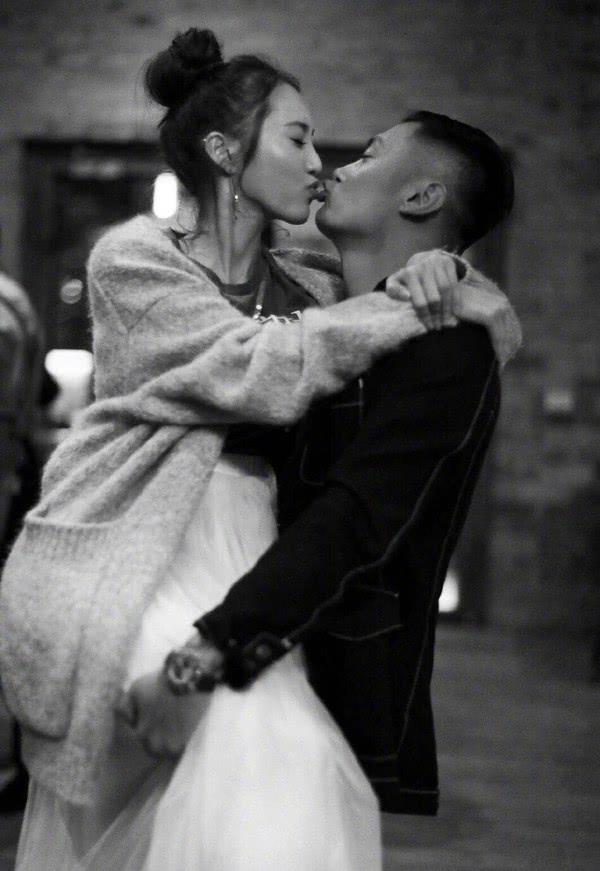 余文乐婚后发福夫妻同框像隔辈,余文乐发福变普通大叔