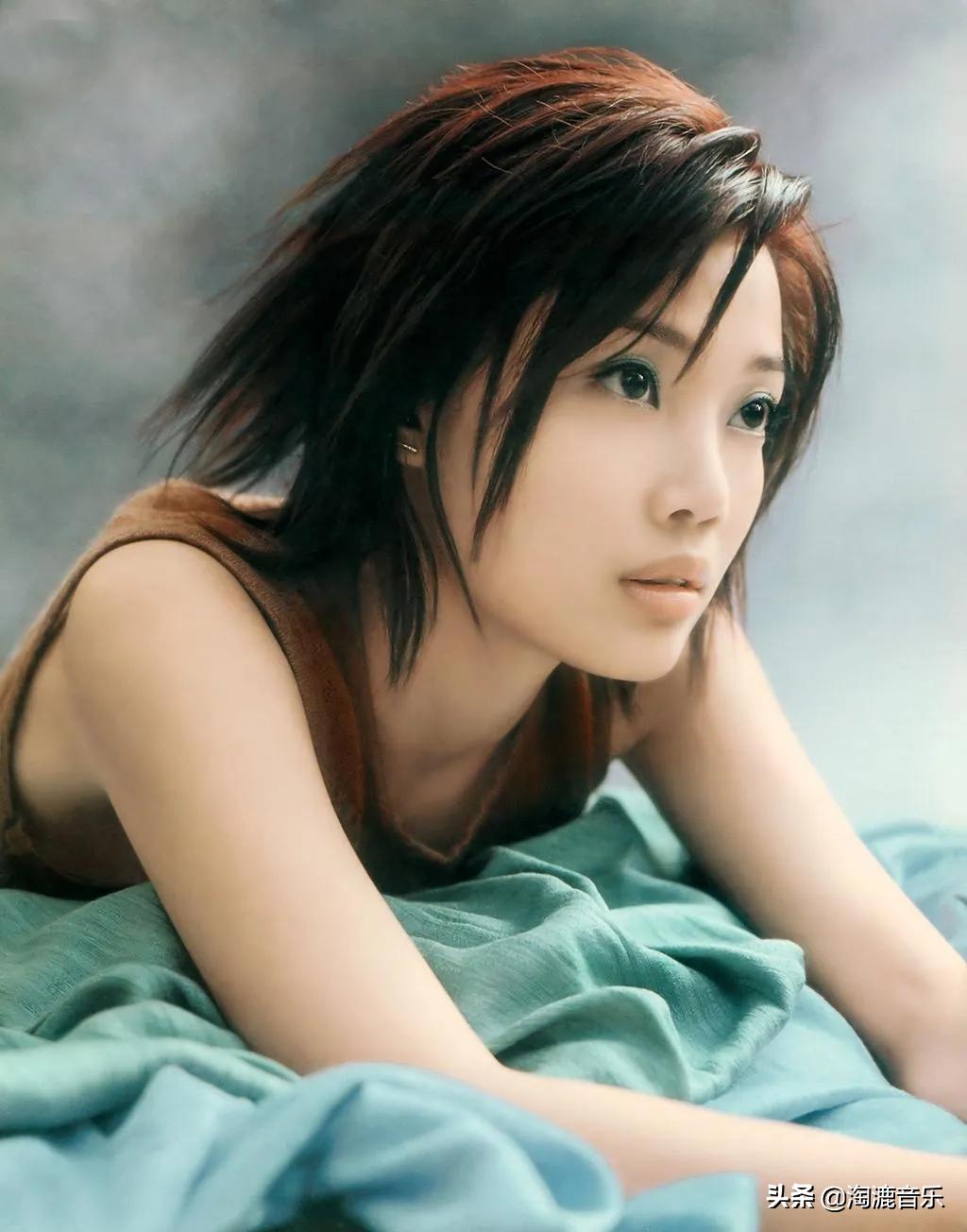 因“丑”被解约,因“八字旺”发唱片,41岁歌后在《浪姐2》?