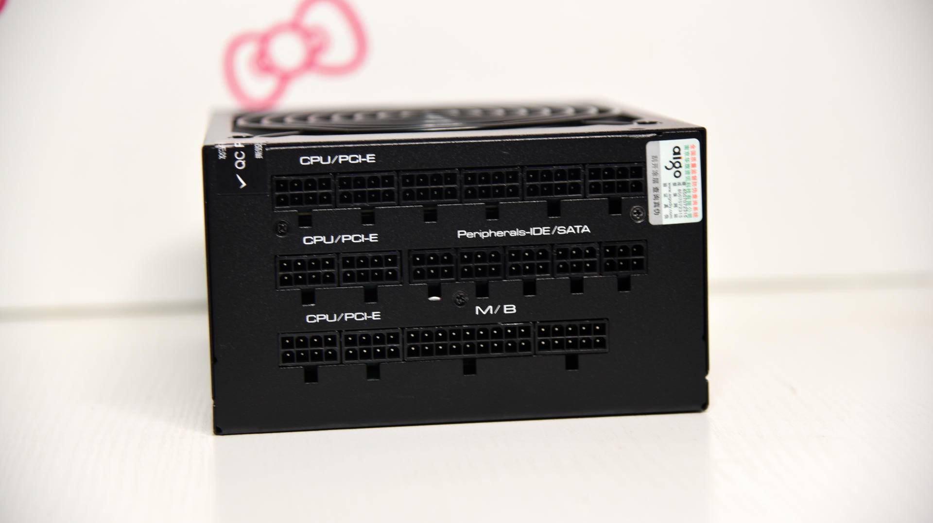 近白金级能效1050W电源，每瓦不到一元！错点是没有80PLUS认证