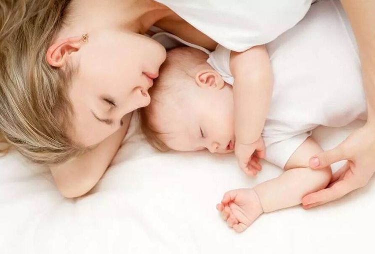 4个月宝宝都会哪些技能,宝宝4个月应该学会的技能