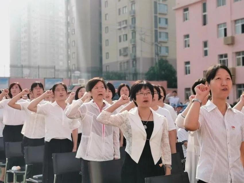 绔嬮珮灏氬笀寰锋爲鑲蹭汉鏂伴婕旇,绔嬪笀寰锋爲甯堥鍋氬垢绂忕殑鑰佸笀