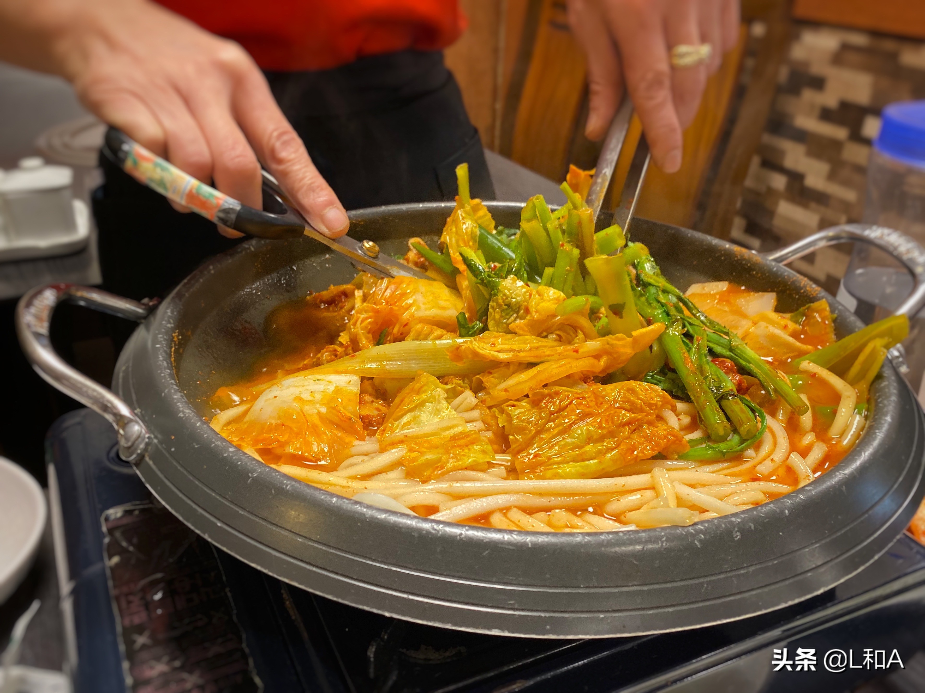 首尔:乙支路的烤内脏专卖店,前韩国总统的老相好