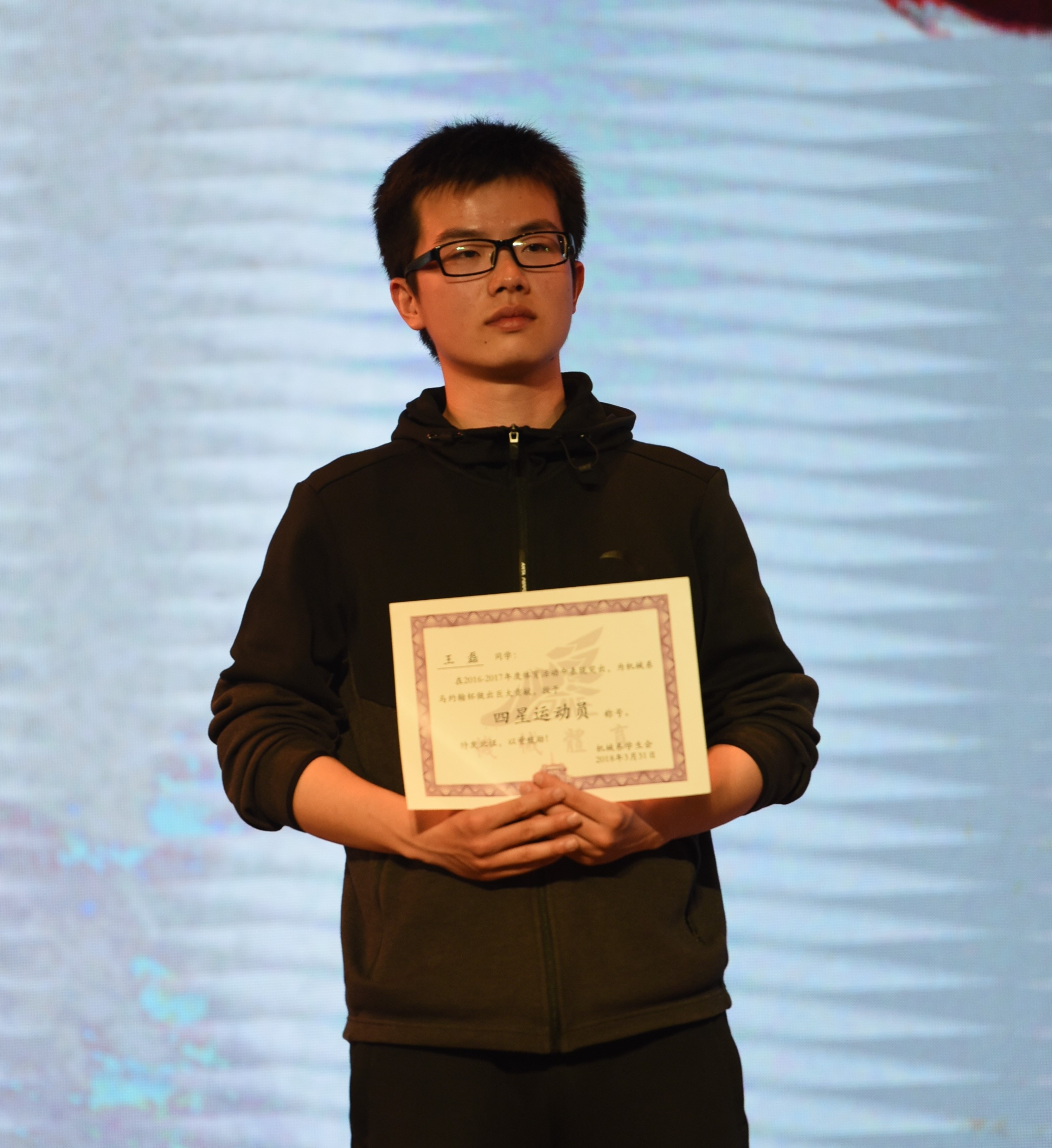 不打不骂不请家长，她却把班里最痴迷游戏的“坏”学生送上了清华