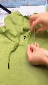 卫衣带子这样系还有人敢说你不潮,卫衣带子的系法最简单又好看