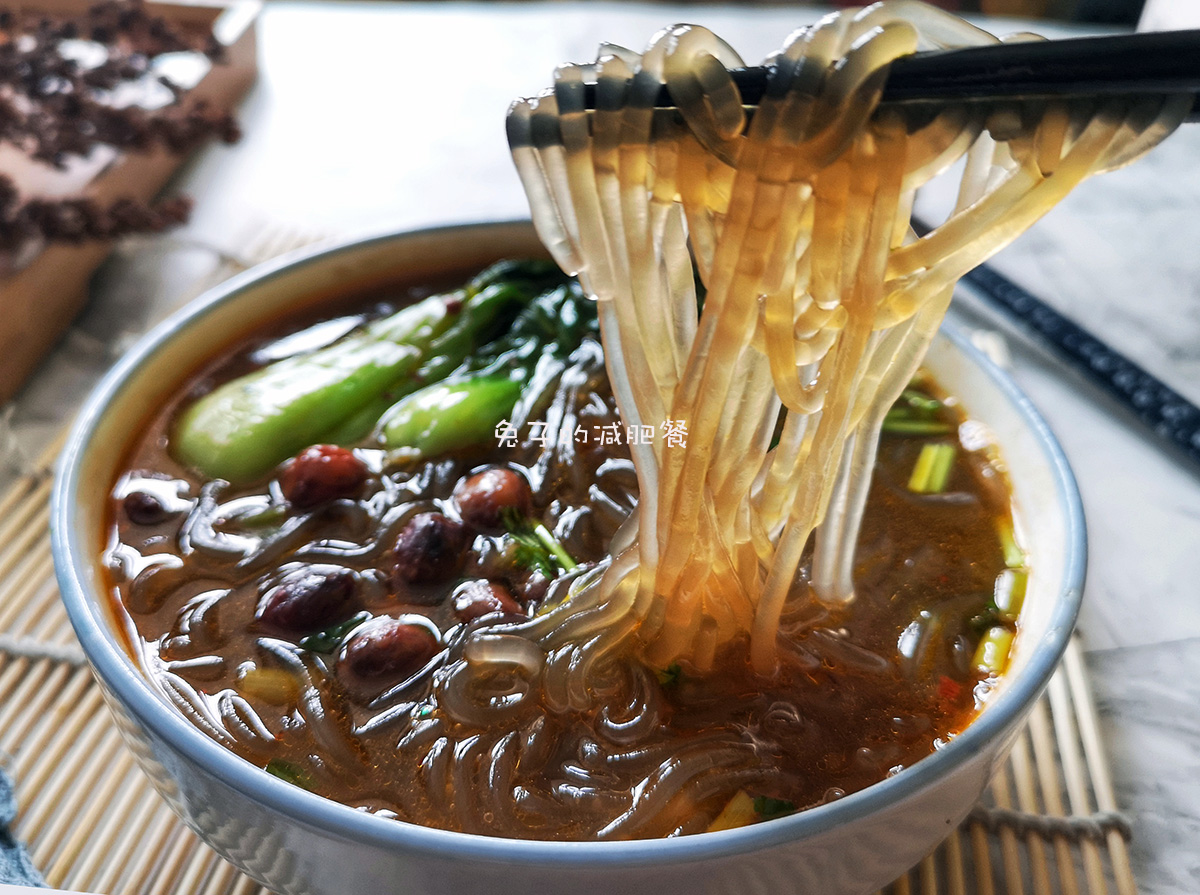 火锅底料速食酸辣粉做法,家庭版酸辣粉的做法火锅底料