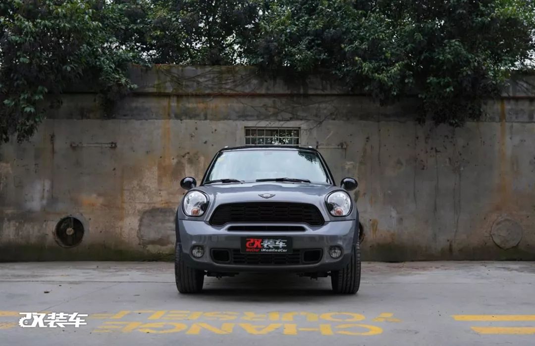 网友花费十几万，把MINI乡下人爆改成大脚怪