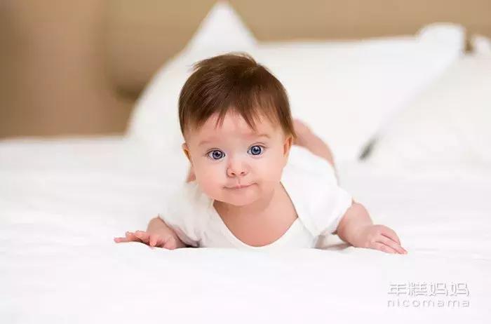 扁头偏头怎么睡回来,头型扁头歪头影响智力吗