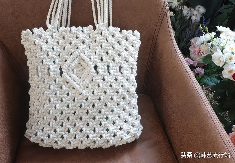 手工钩针编织手提包成品,钩针编织时尚又漂亮的女生手提包