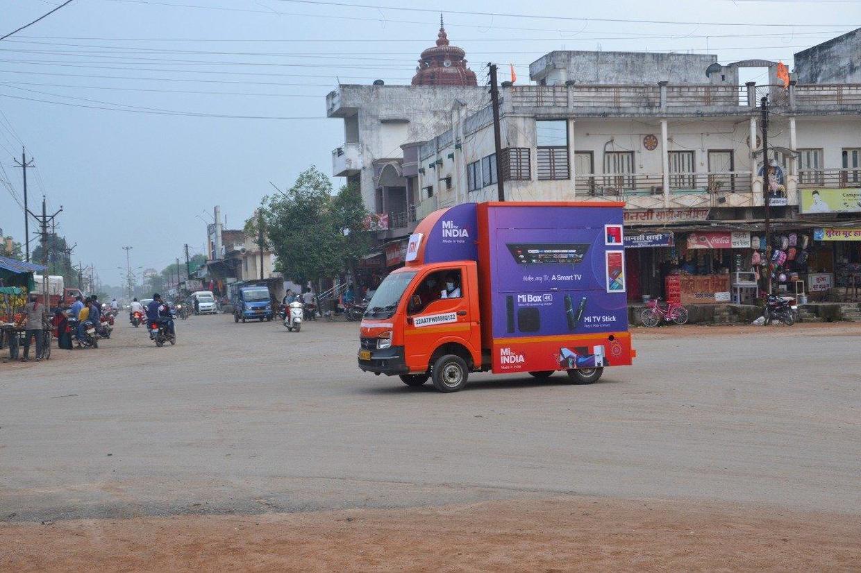 把手机卖进村里，小米在印度搞起“地摊经济”