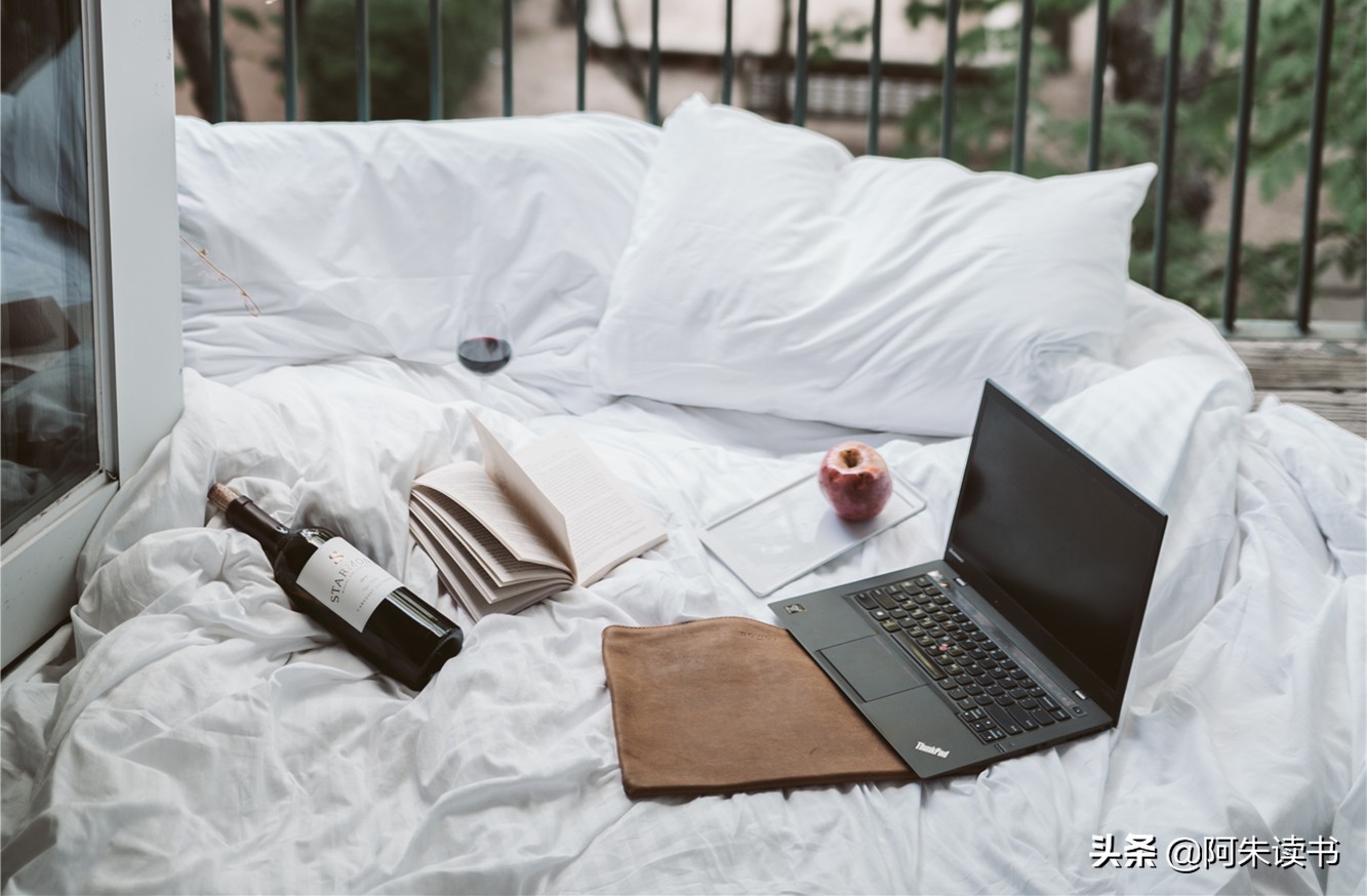 闹钟响了一遍又一遍就是不想起床,闹钟响一次就不响了