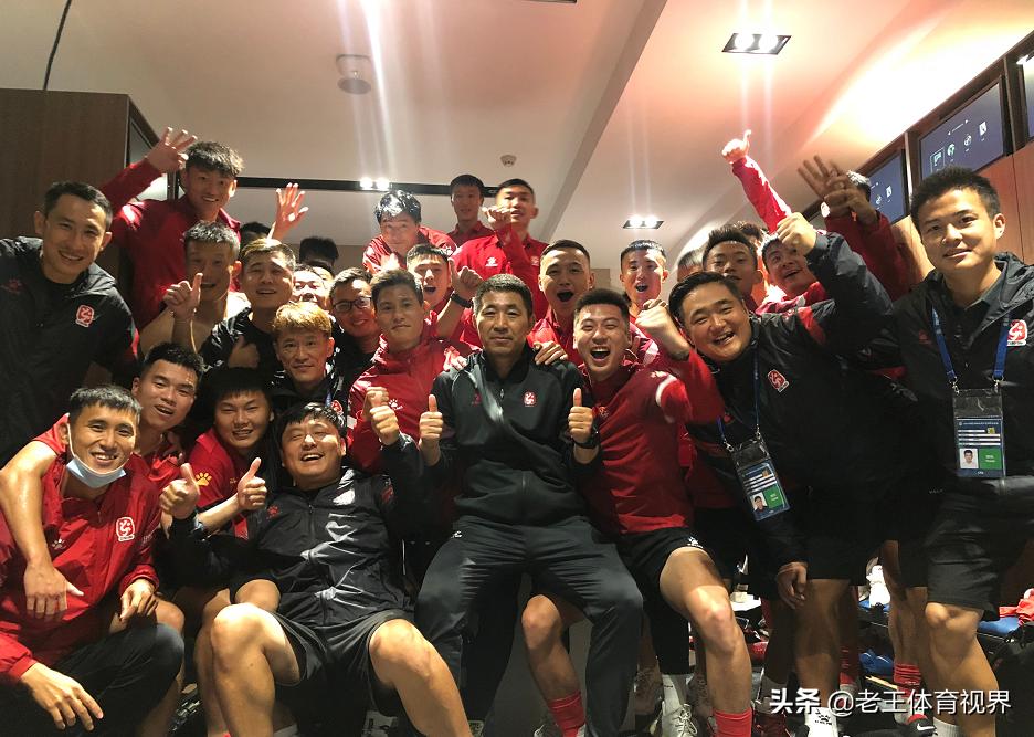 职业足球守门员搞笑名场面,职业足球运动员搞笑名场面