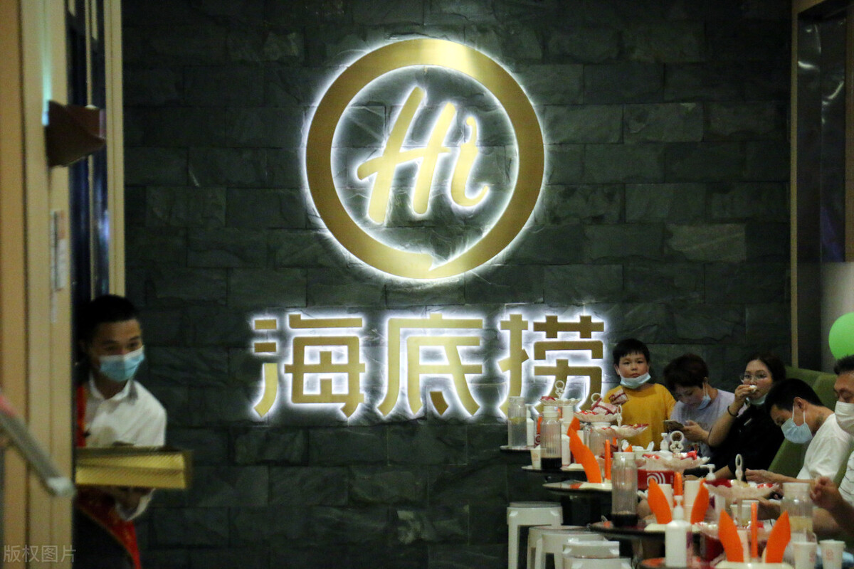 海底捞张勇什么时候移民新加坡的,海底捞创始人张勇成新加坡首富